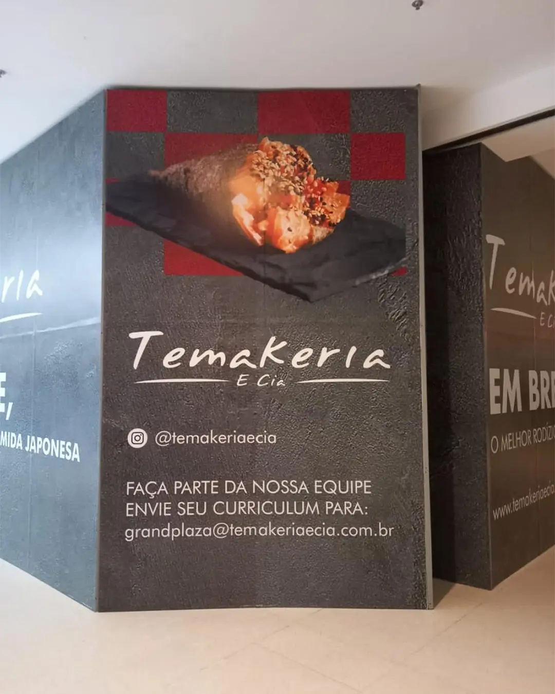 Tapume Temakeria e Cia